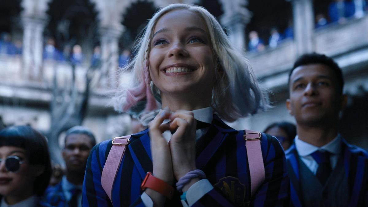 Emma Myers revela detalhes empolgantes sobre a 2ª temporada de Wandinha