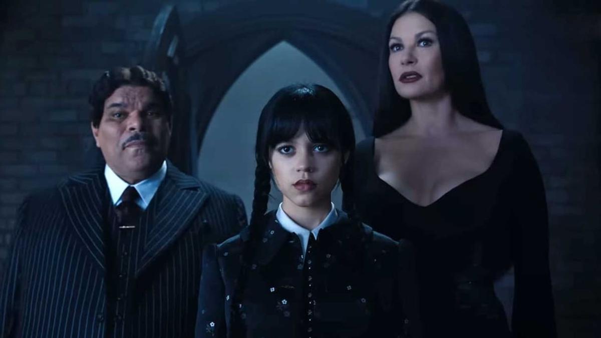 Wandinha ganha 2ª temporada mais grandiosa e com mais presença da Família Addams, diz Luis Guzmán