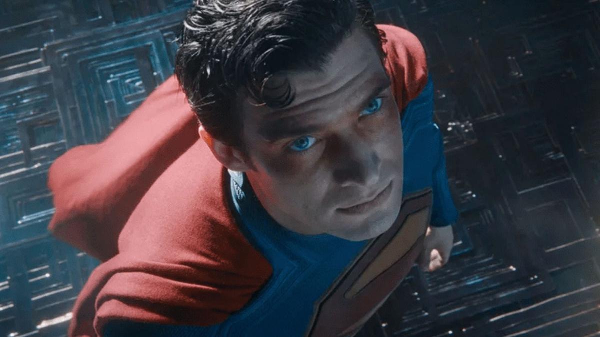 Superman ganha novas imagens e terá première no Brasil com presença de James Gunn e elenco