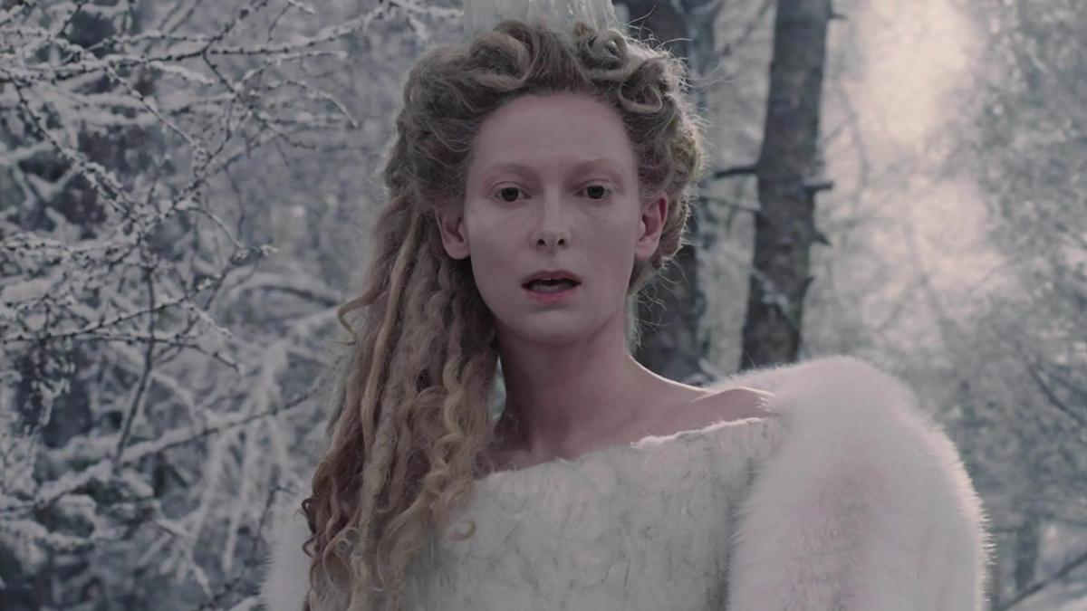 Fotos de bastidores revelam visual da Feiticeira Branca em novo filme de As Crônicas de Nárnia