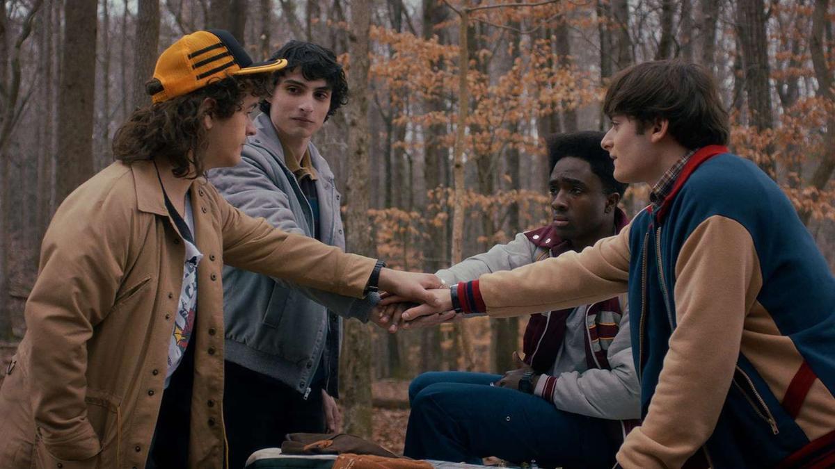 Spin-off de Stranger Things avança na Netflix enquanto série principal se despede; Duffer confirmam projeto misterioso