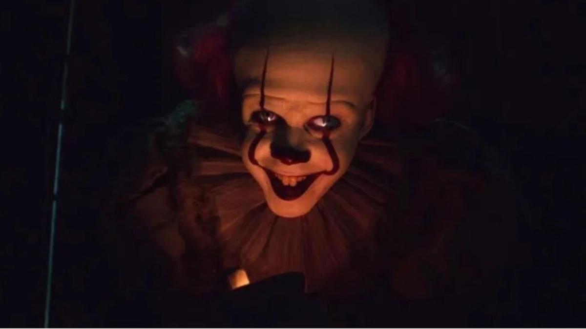 Stephen King elogia Bill Skarsgård no retorno de Pennywise em IT: Bem-Vindos a Derry