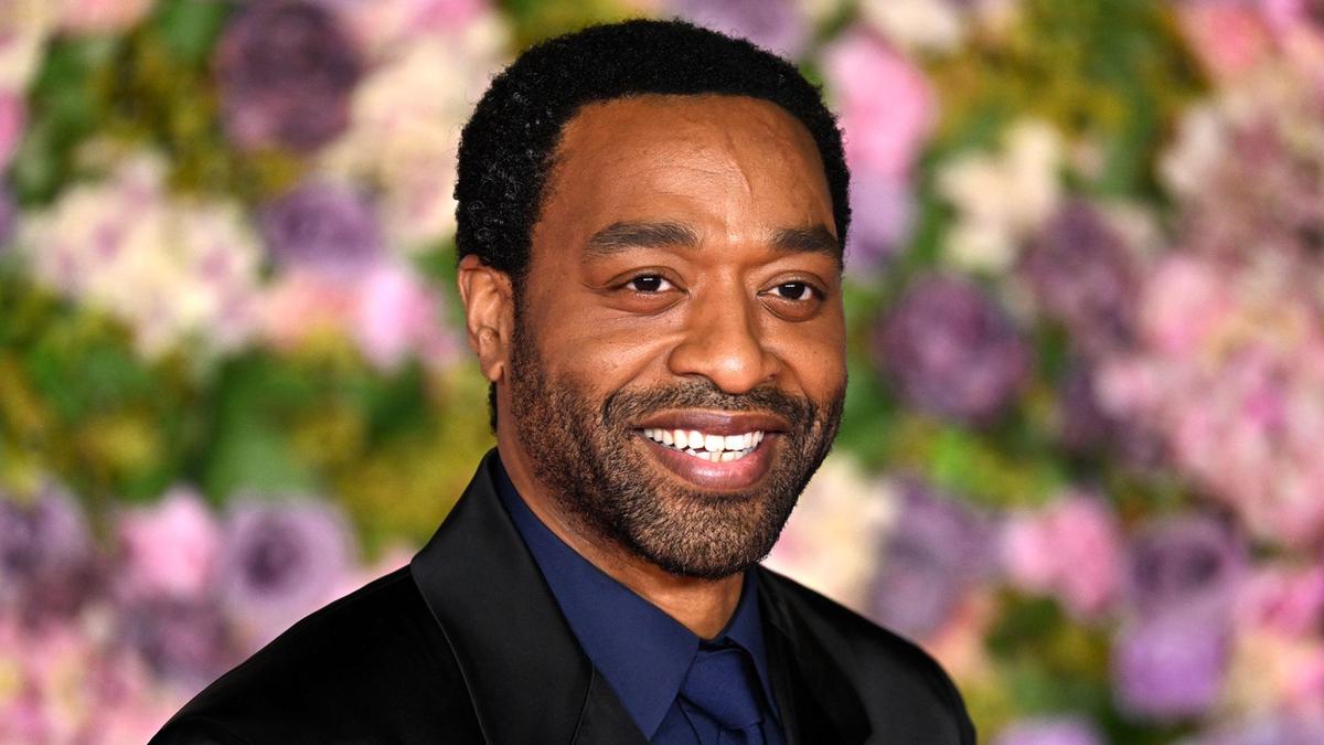 Reboot de O Exorcista (2027) adiciona Chiwetel Ejiofor ao elenco e ganha novos detalhes